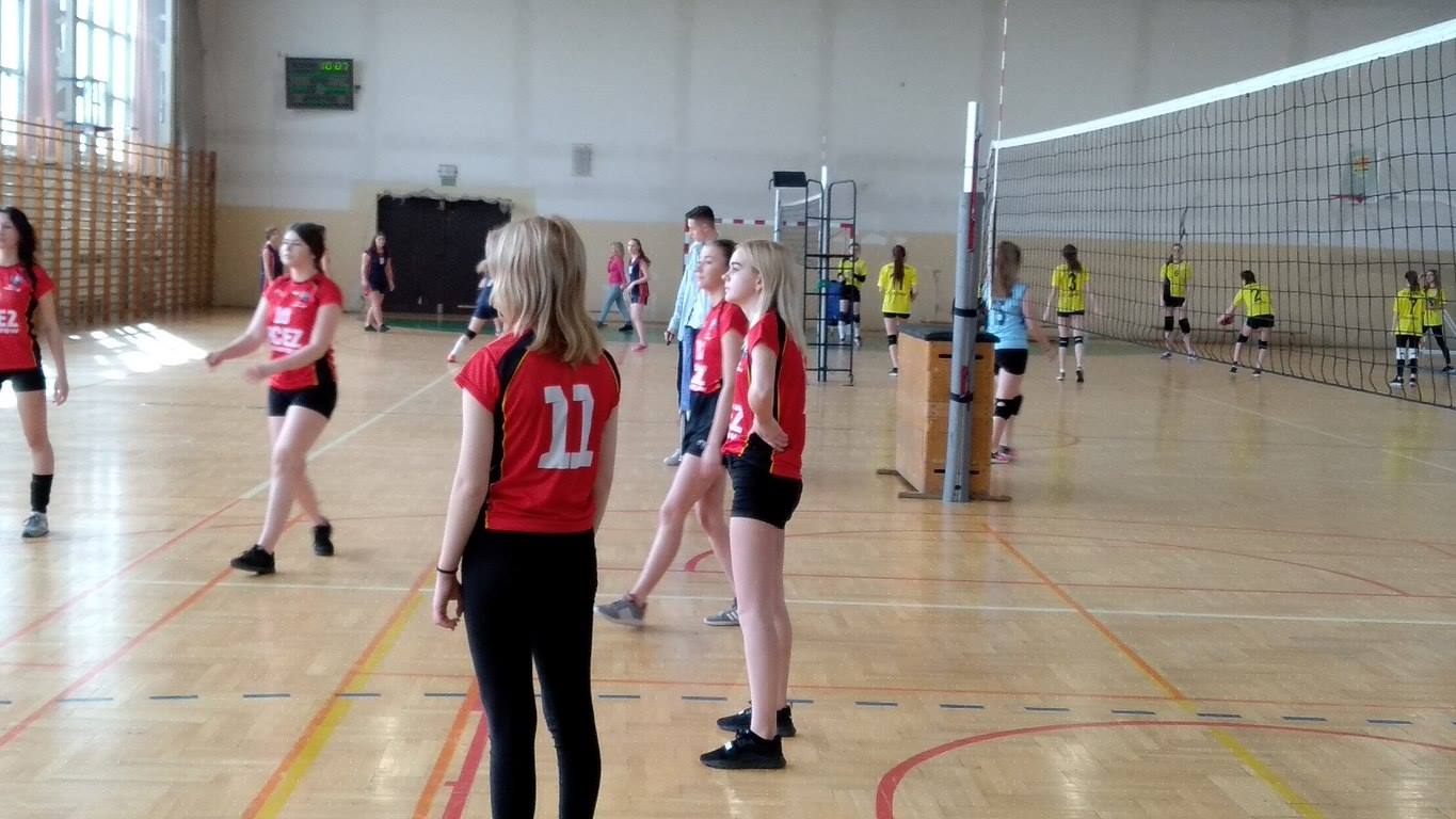 Dziewczęta z RCEZ w mistrzostwach powiatu w siatkówkę 2020