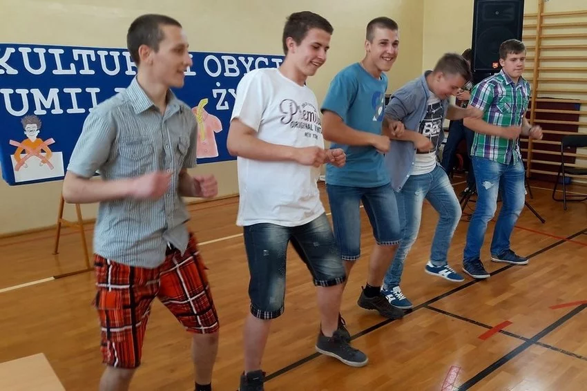 „KULTURA I OBYCIE UMILAJĄ ŻYCIE”