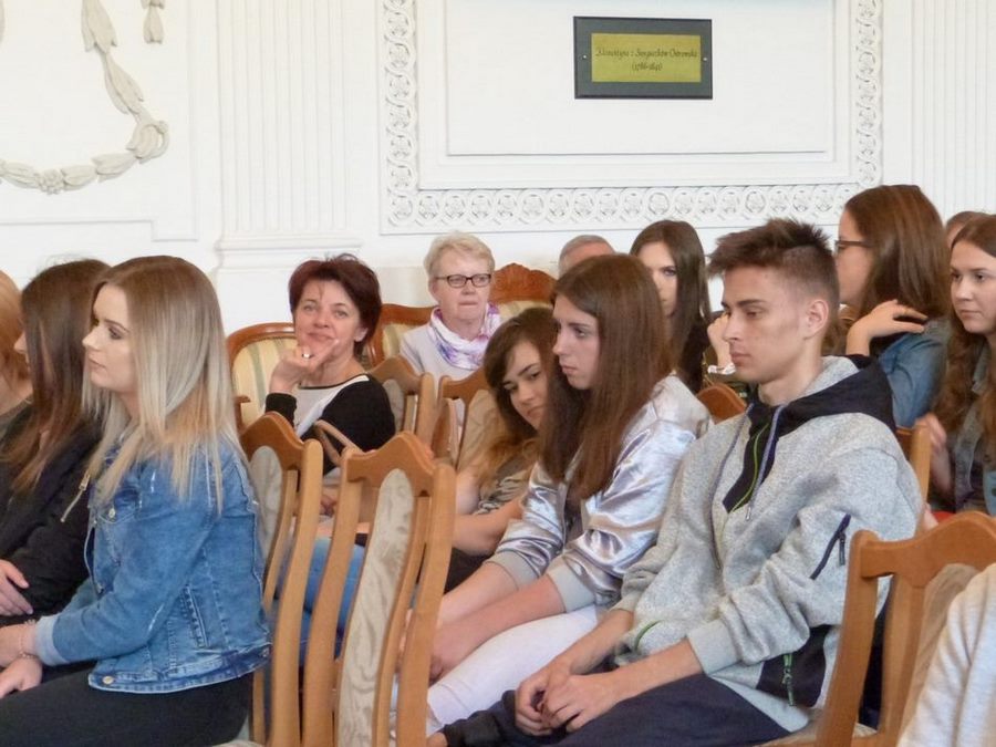 Młodzież RCEZ na spotkaniu autorskim z pisarką Panią Grażyną Jeromin-Gałuszką