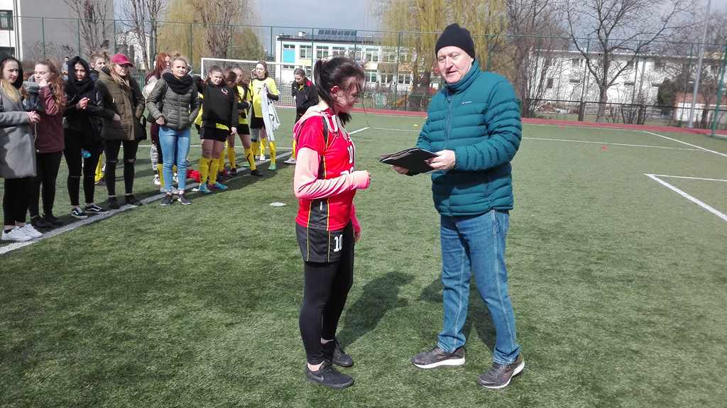 Trzecie miejsce w Mistrzostwach Powiatu w piłkę nożną dziewcząt 2019