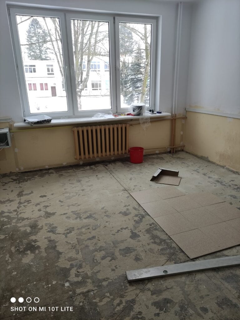 Zajęcia praktyczne- remontujemy szkolne pomieszczenia.