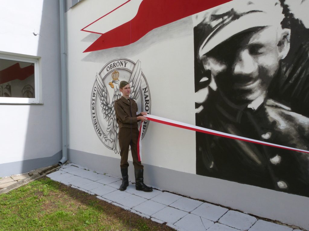 Uroczystość odsłonięcia muralu poświęconego 27 WDP AK