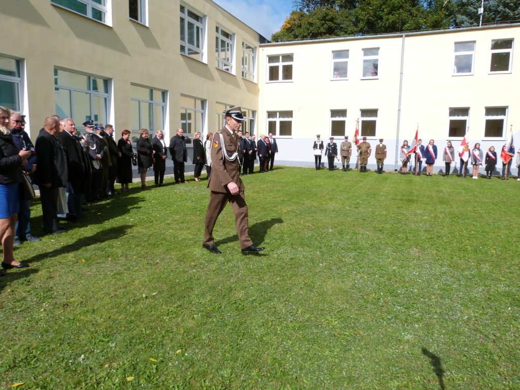 Uroczystość odsłonięcia muralu poświęconego 27 WDP AK