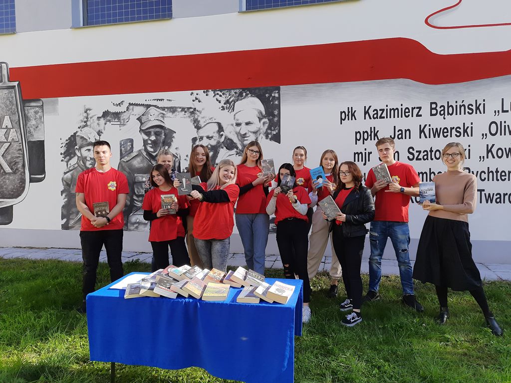 III Międzynarodowa edycja VII Ogólnopolskiej akcji bicia rekordu w liczbie osób czytających na przerwie