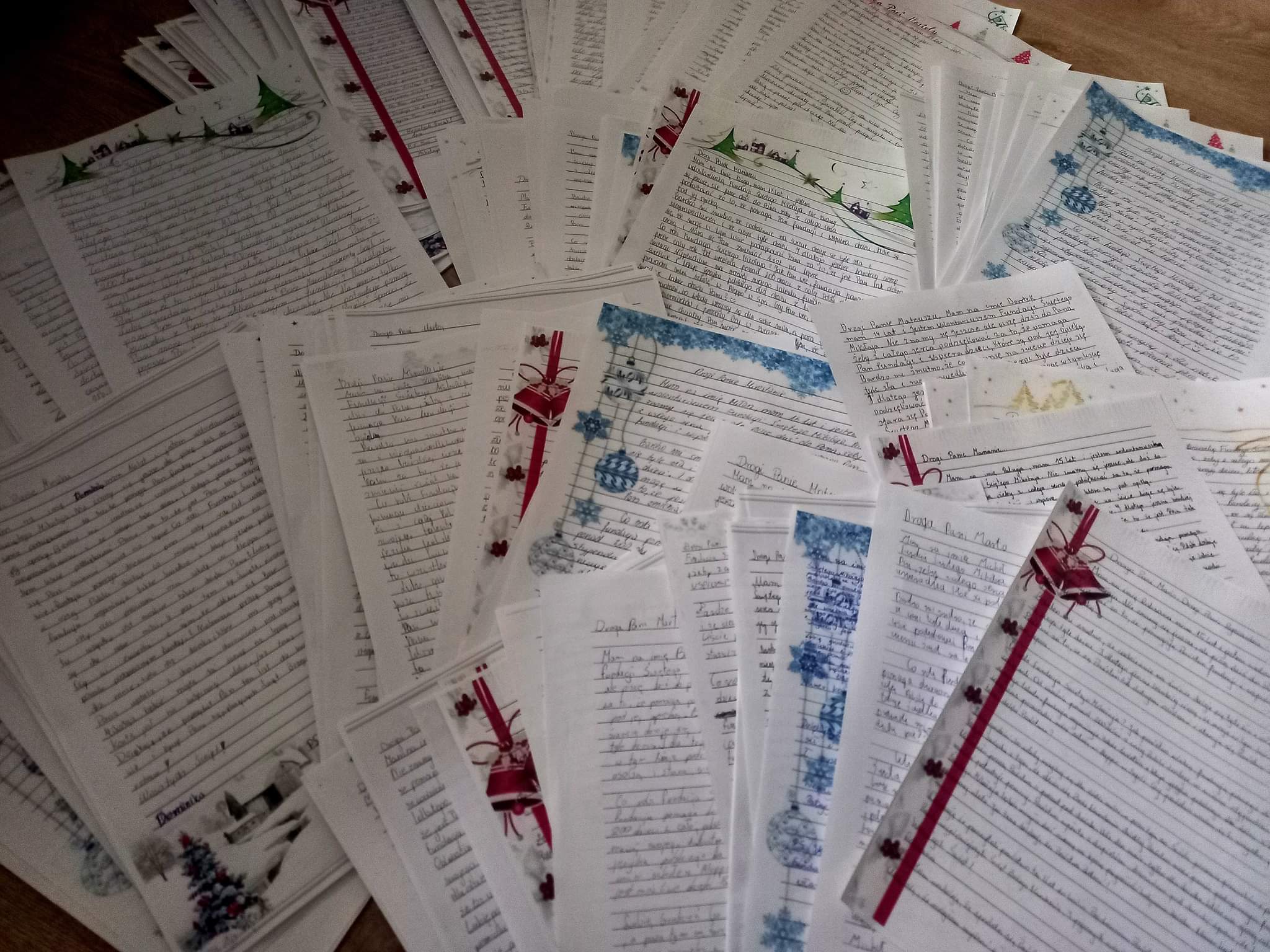 208 listów dla darczyńców Fundacji Świętego Mikołaja