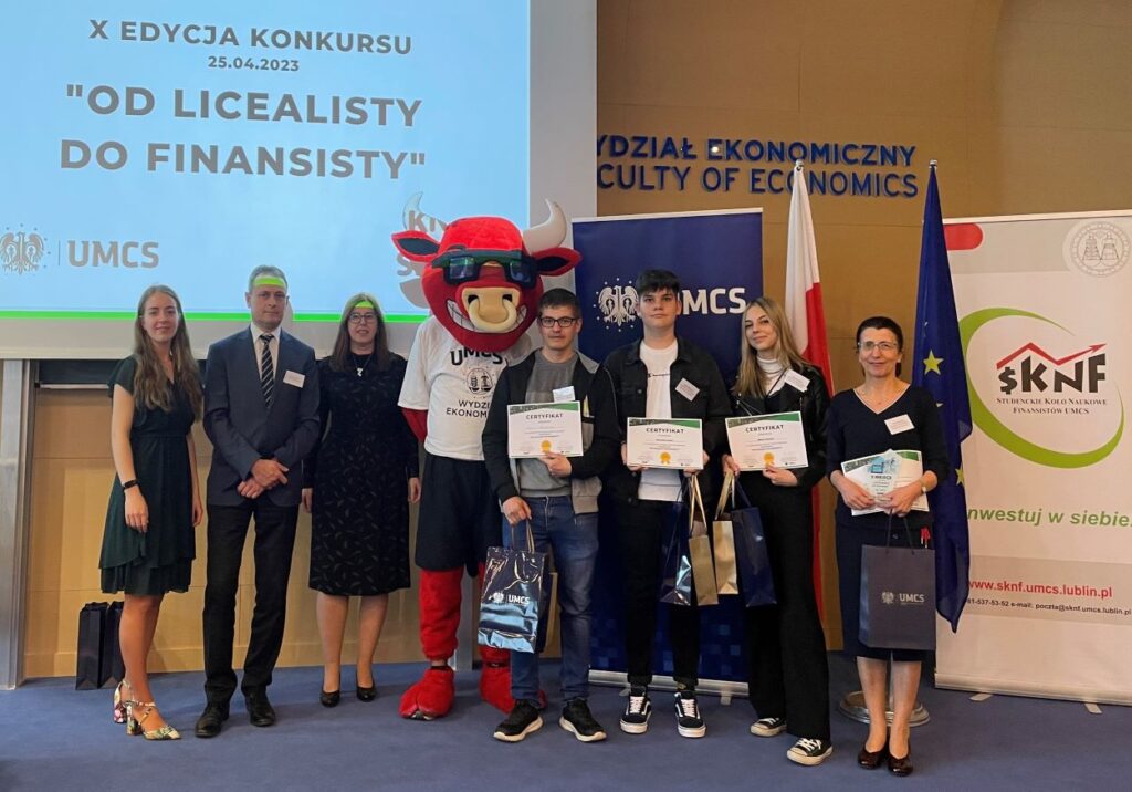 Drużyna z RCEZ na podium w konkursie „Od licealisty do finansisty”.