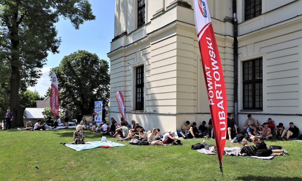 Akcja „Jak nie czytam, jak czytam” przy Pałacu Sanguszków