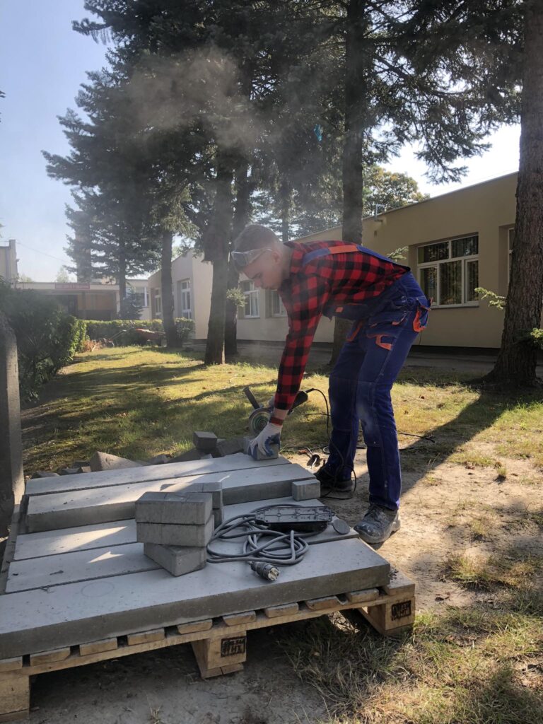 381142750_696558255835727_6444777309594413883_n-1