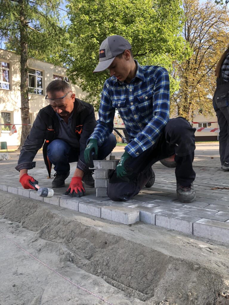 381161951_312532524792047_3163296227089076021_n-1