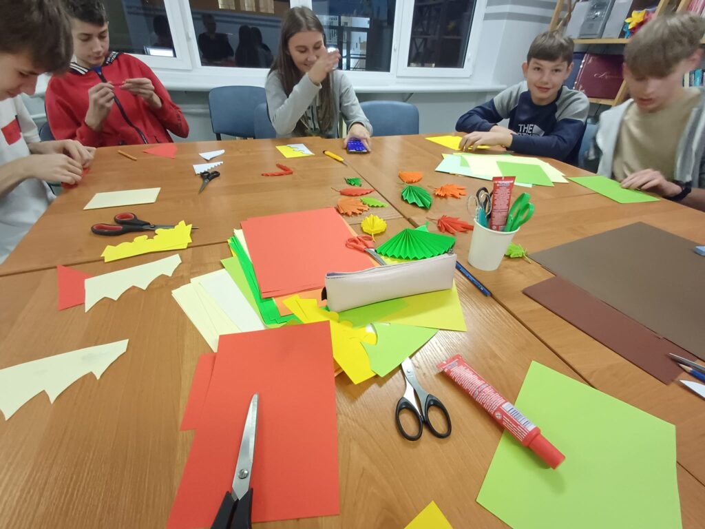 Jesienne Dekoracje Z Papieru Warsztaty Tworcze 9