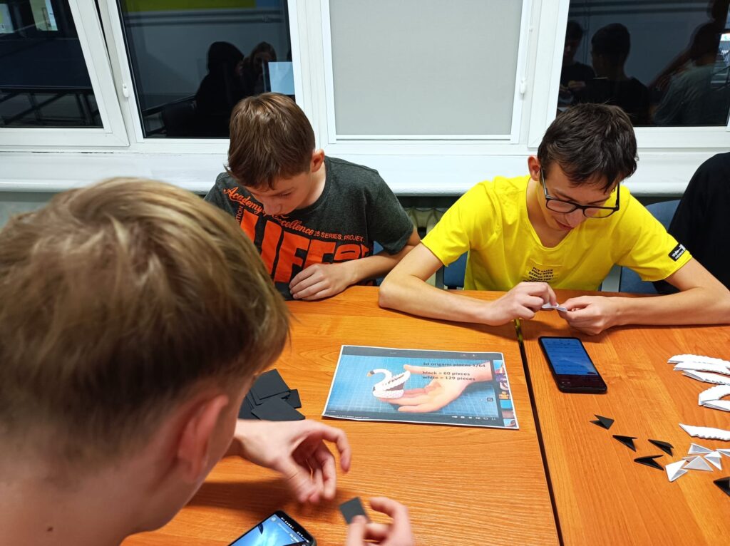 Zajecia Warsztatowe Origami Modulowe „labedz 6