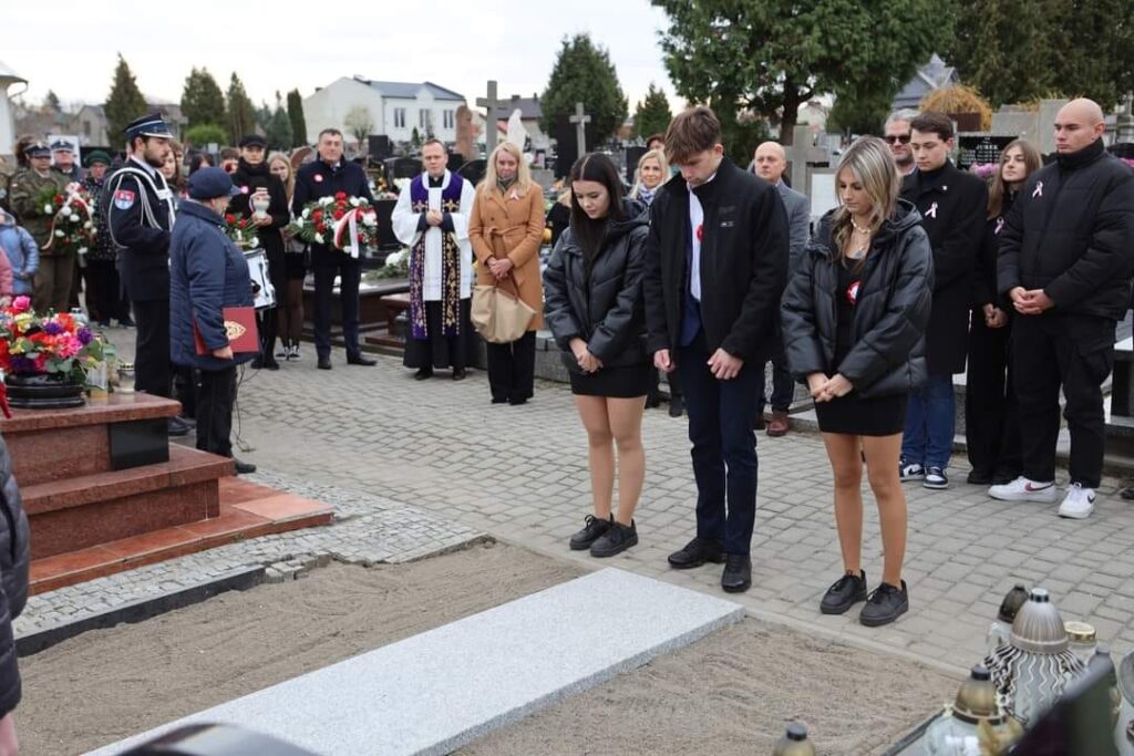 Obchody 105 Rocznicy Odzyskania Przez Polske Niepodleglosci Przez Spolecznosc Rcez 1