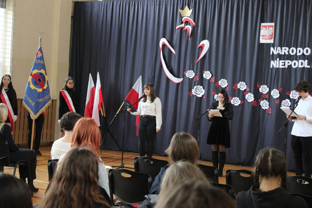 Obchody 105 Rocznicy Odzyskania Przez Polske Niepodleglosci Przez Spolecznosc Rcez 6