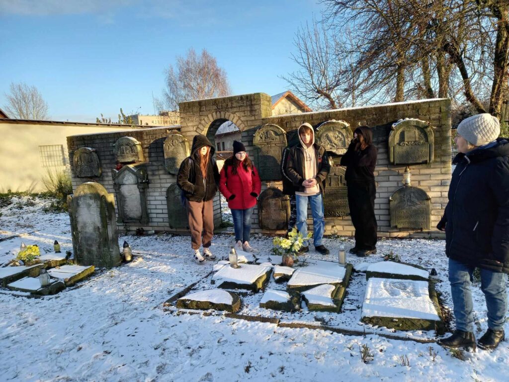 Received 3557185781218206