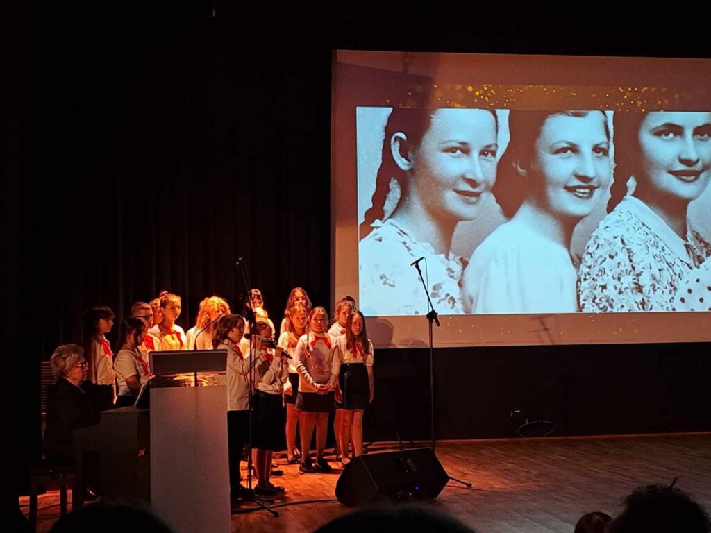 377261570 262241733522970 2263942212233559395 N