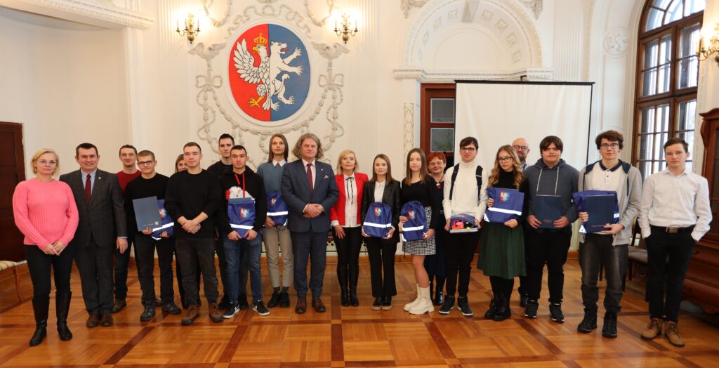 Uczen Rcez Zwyciezca V Powiatowego Konkursu Wiedzy O Samorzadzie Terytorialnym 1