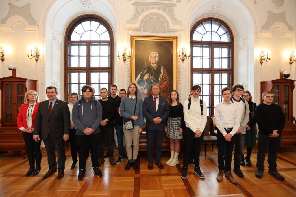 Uczen Rcez Zwyciezca V Powiatowego Konkursu Wiedzy O Samorzadzie Terytorialnym 2