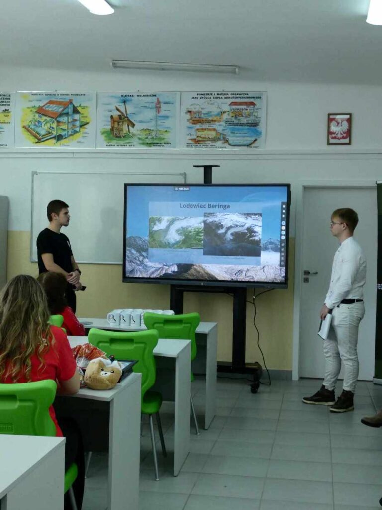 Received 732435531853298