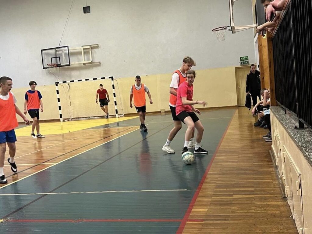 Mistrzostwa Szkoly W Halowa Pilke Nozna O Puchar Dyrektora Szkoly 4