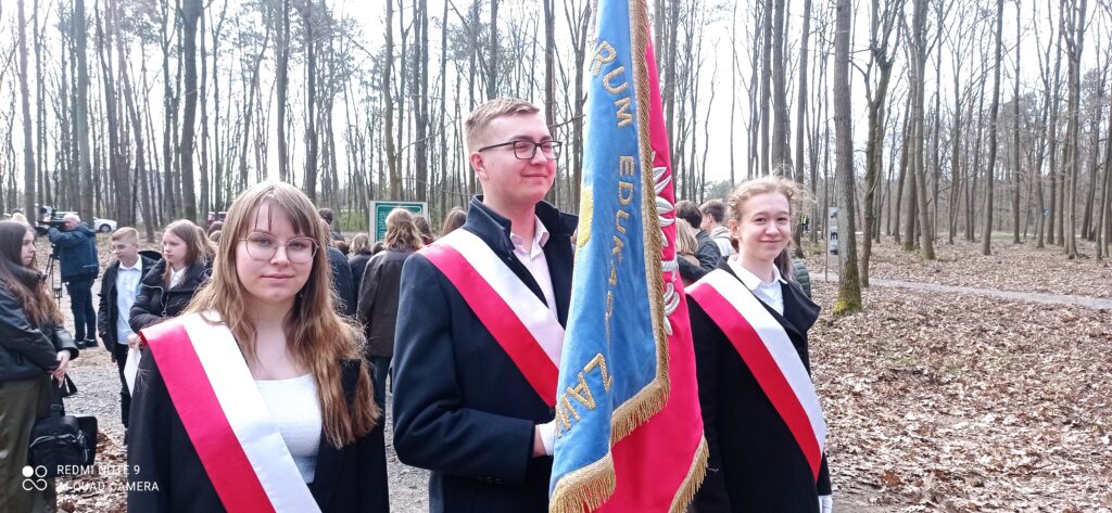Udział Pocztu Sztandarowego Rcez W Uroczystościach 82 Rocznicy Akcji Reinhard W Miejscowości Kopanina Gmina Niemce (2)