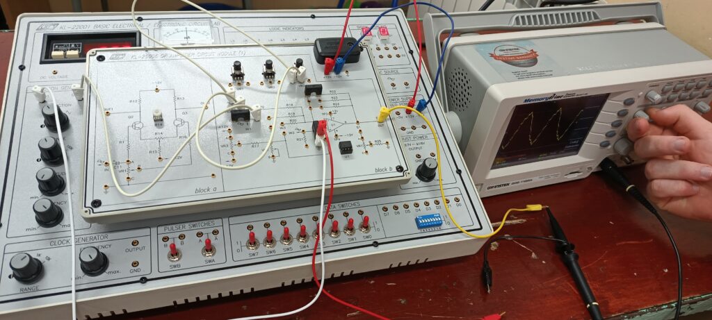 Pracownia Pomiarów Elektrycznych (1)