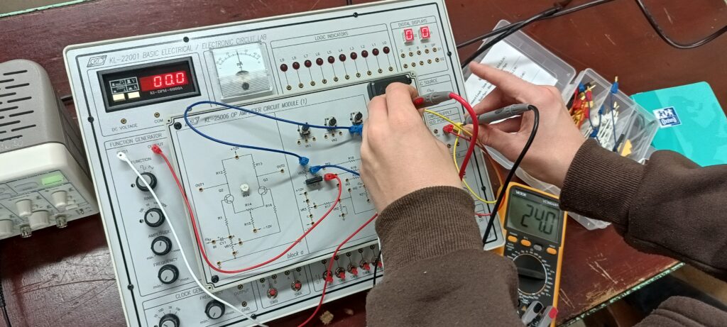 Pracownia Pomiarów Elektrycznych (3)