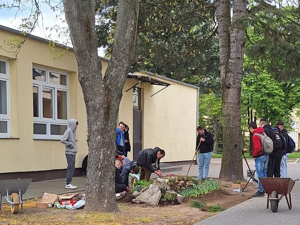 438330222 940289814767150 1612081082849595820 N