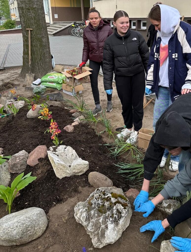 438852362 940288788100586 6222870840399004483 N