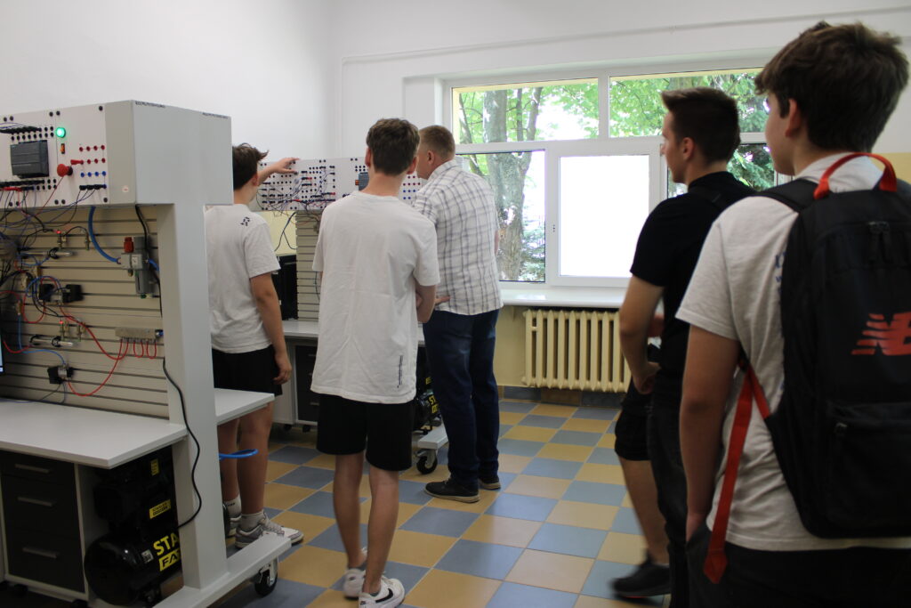 Dzien Otwarty Czesc Ii Pokazy Na Warsztatach Szkolnych 4