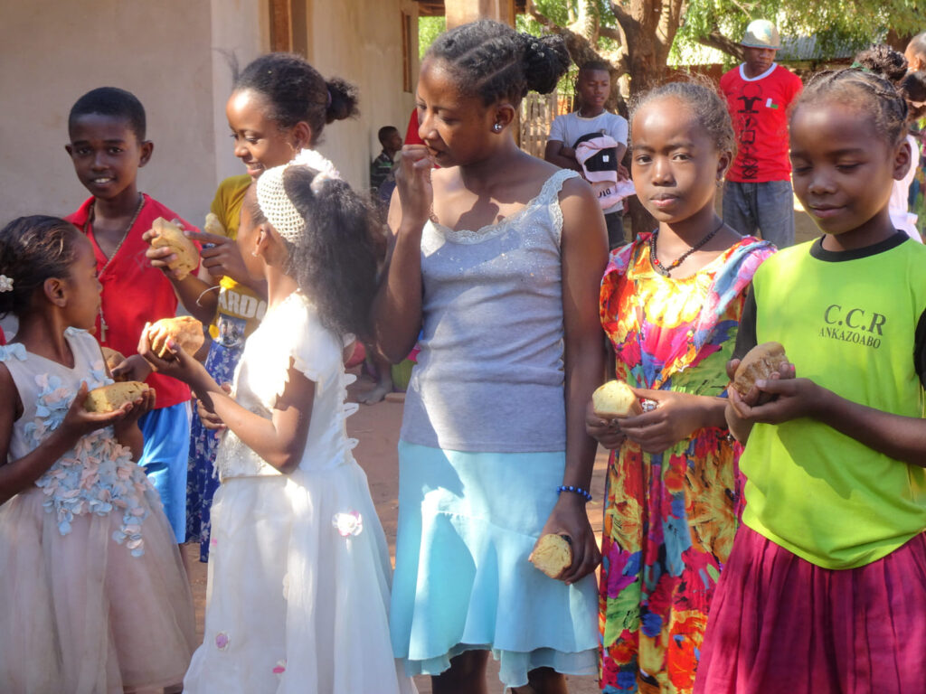 Szkolne Kolo Wolontariatu Rcez Dzieciom Z Madagaskaru Na Dzien Dziecka 10