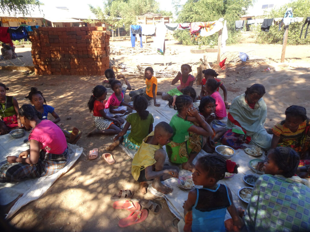 Szkolne Kolo Wolontariatu Rcez Dzieciom Z Madagaskaru Na Dzien Dziecka 8