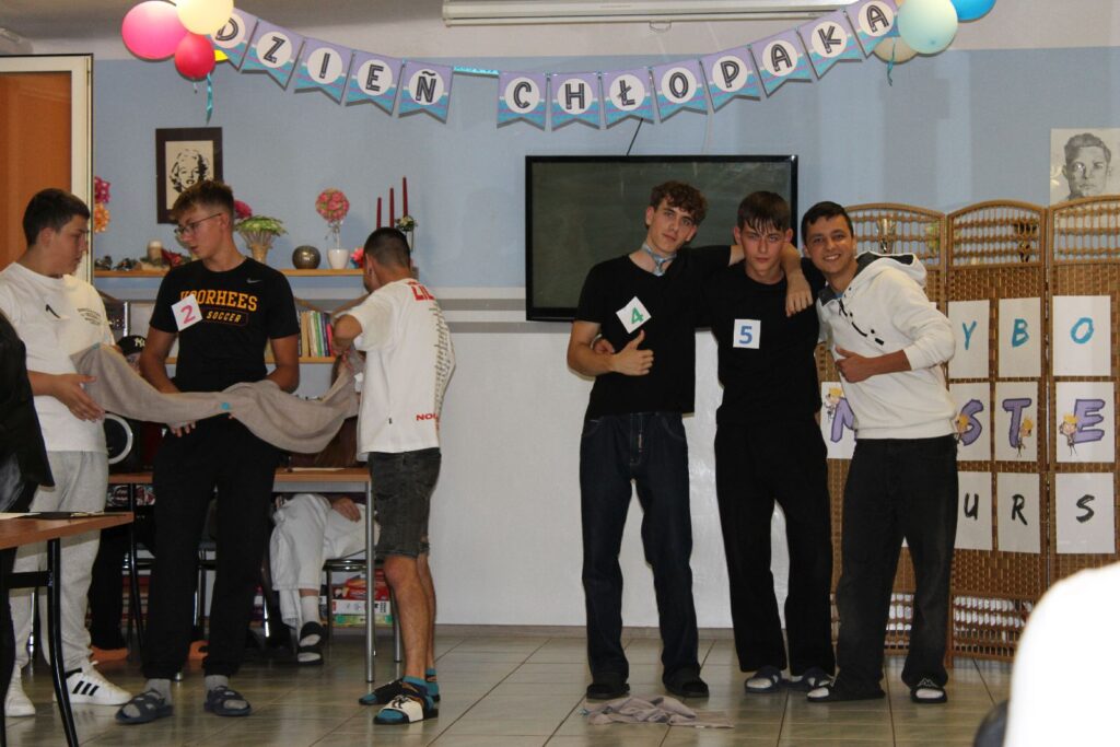 Muffiny Cappuccino I Wybory Mistera Bursy Tak świętowaliśmy Dzień Chłopaka 2024 (19)