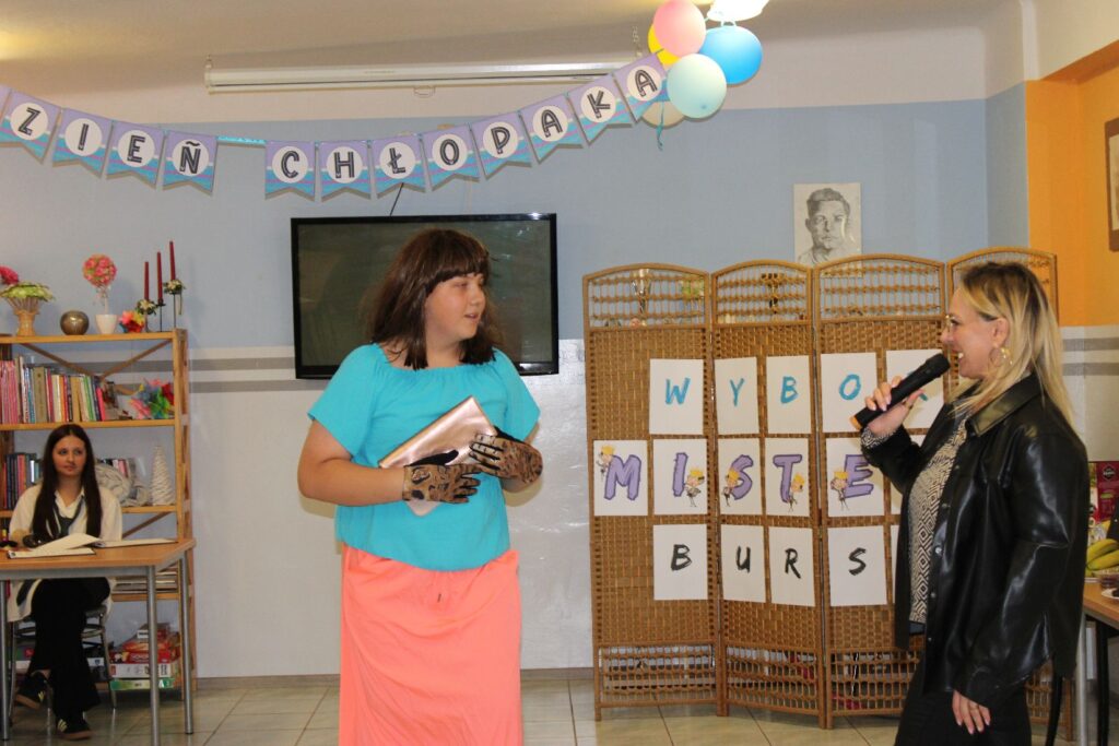 Muffiny Cappuccino I Wybory Mistera Bursy Tak świętowaliśmy Dzień Chłopaka 2024 (7)