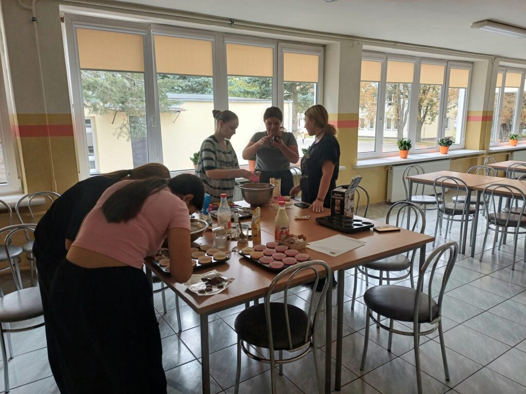 Muffinki Słodki Poczęstunek Na Dzień Chłopaka W Bursie Szkolnej Rcez (1)