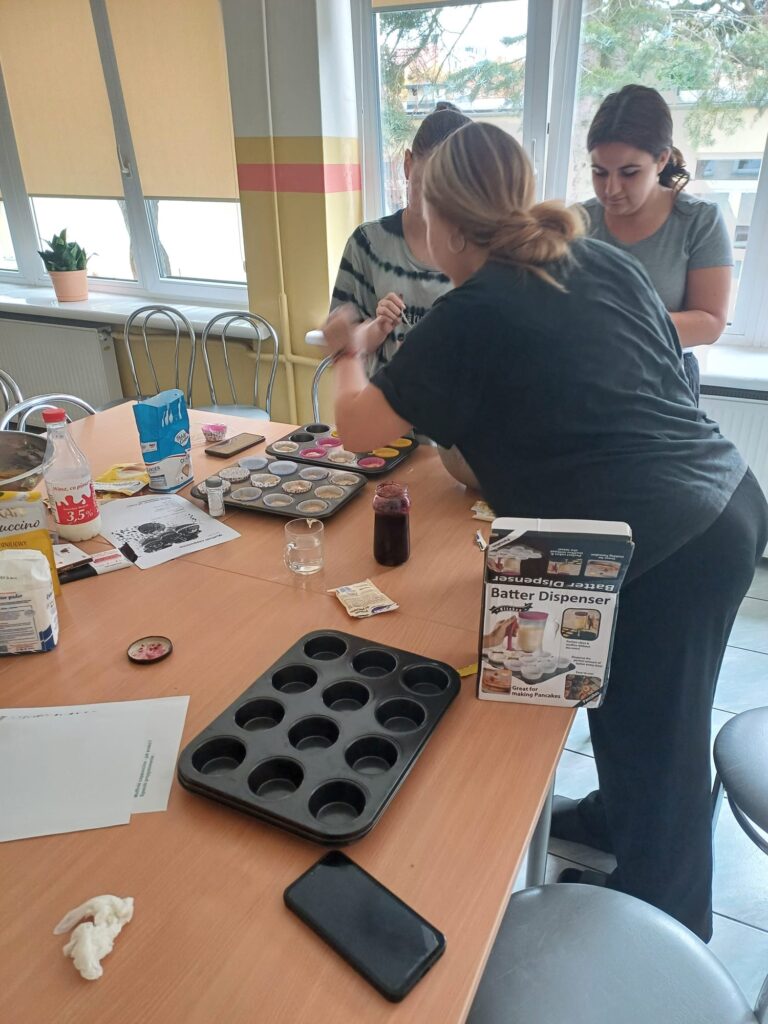 Muffinki Słodki Poczęstunek Na Dzień Chłopaka W Bursie Szkolnej Rcez (10)