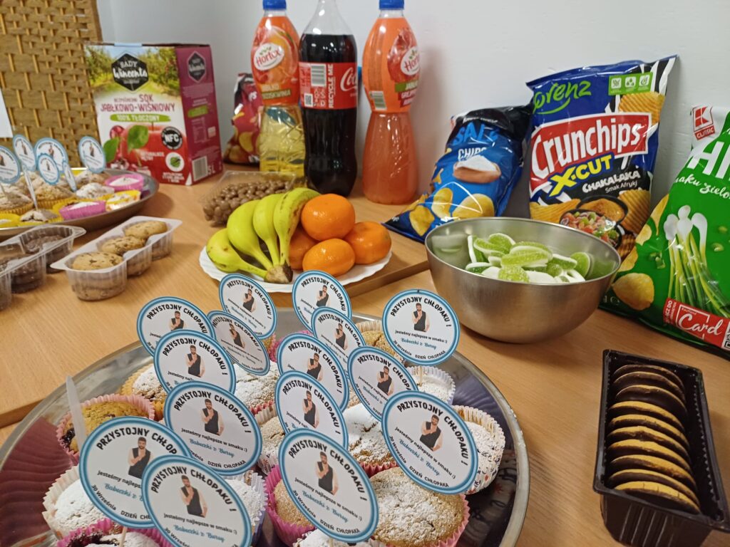 Muffinki Słodki Poczęstunek Na Dzień Chłopaka W Bursie Szkolnej Rcez (3)