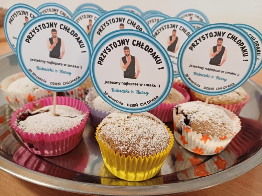 Muffinki Słodki Poczęstunek Na Dzień Chłopaka W Bursie Szkolnej Rcez (5)
