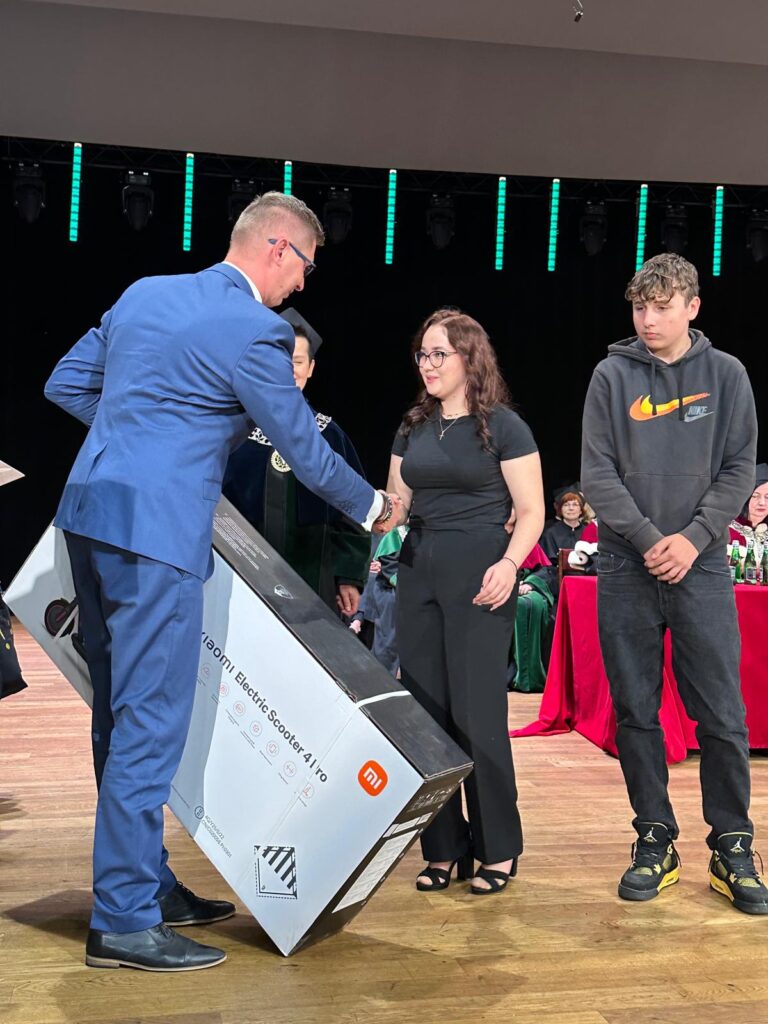 Uczennica Rcez Zwyciężczynią Konkursu Plastycznego Bezpieczeństwo Na Czele (2)