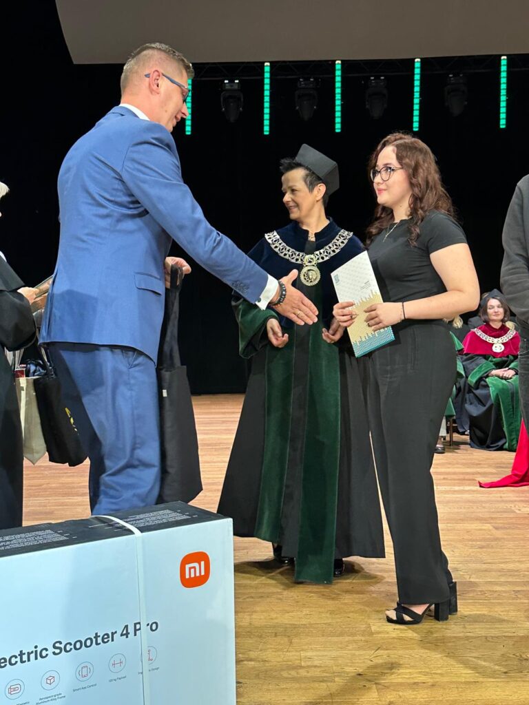 Uczennica Rcez Zwyciężczynią Konkursu Plastycznego Bezpieczeństwo Na Czele (5)