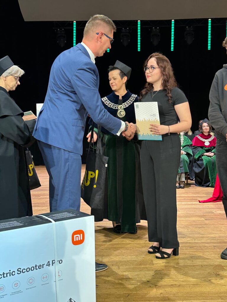 Uczennica Rcez Zwyciężczynią Konkursu Plastycznego Bezpieczeństwo Na Czele (6)