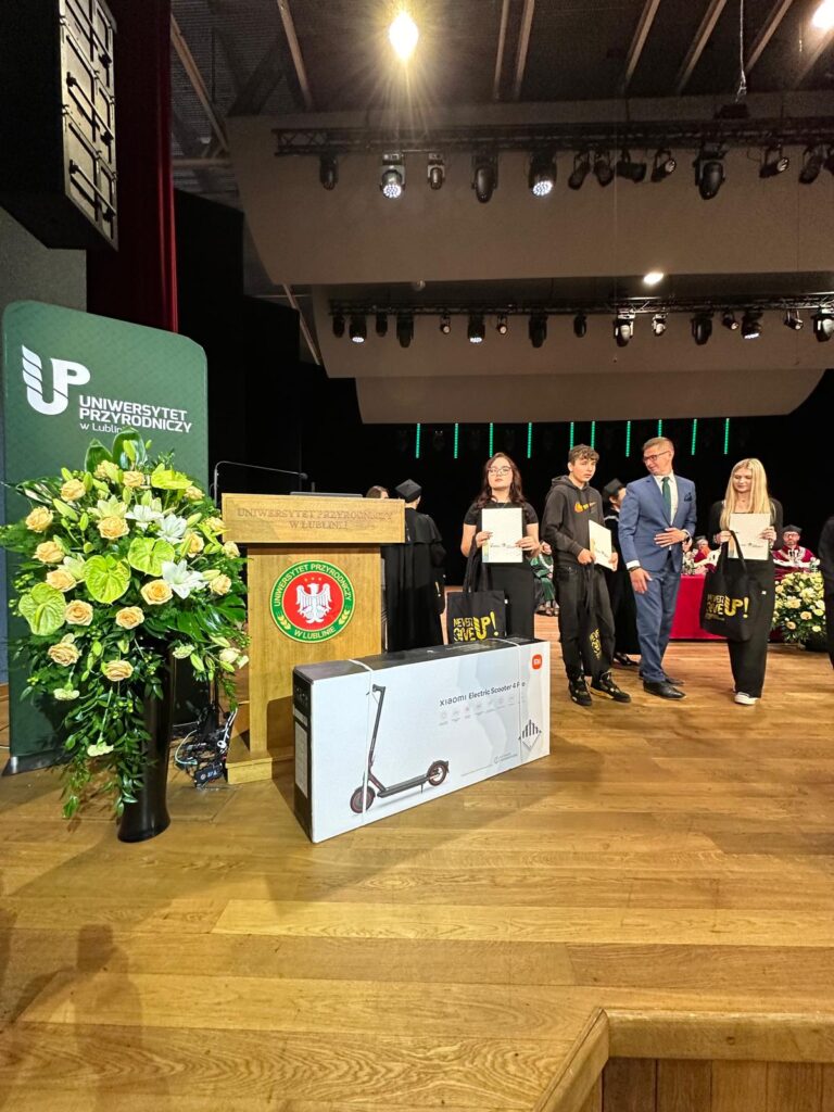 Uczennica Rcez Zwyciężczynią Konkursu Plastycznego Bezpieczeństwo Na Czele (7)