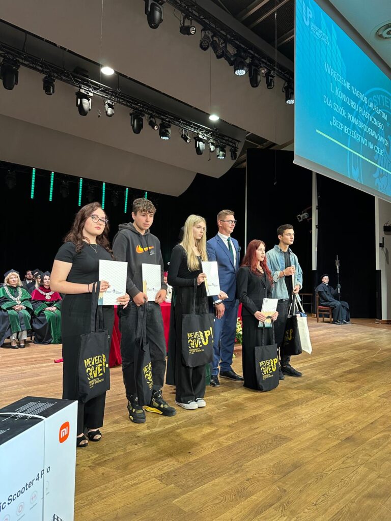 Uczennica Rcez Zwyciężczynią Konkursu Plastycznego Bezpieczeństwo Na Czele (9)