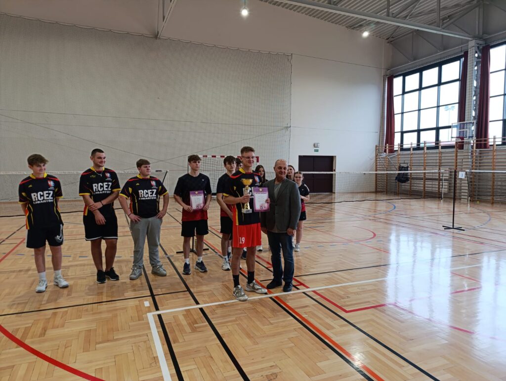 Rcez Mistrzem Powiatu Badminton (1)