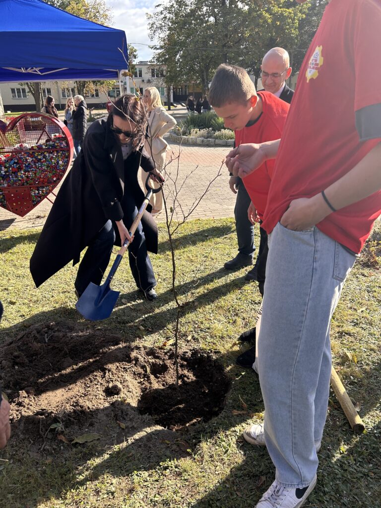 Rcez W Akcji zasadźmy 550 Drzew (1)