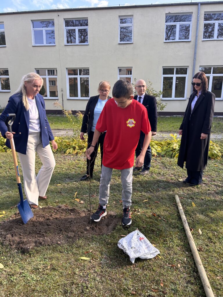 Rcez W Akcji zasadźmy 550 Drzew (14)