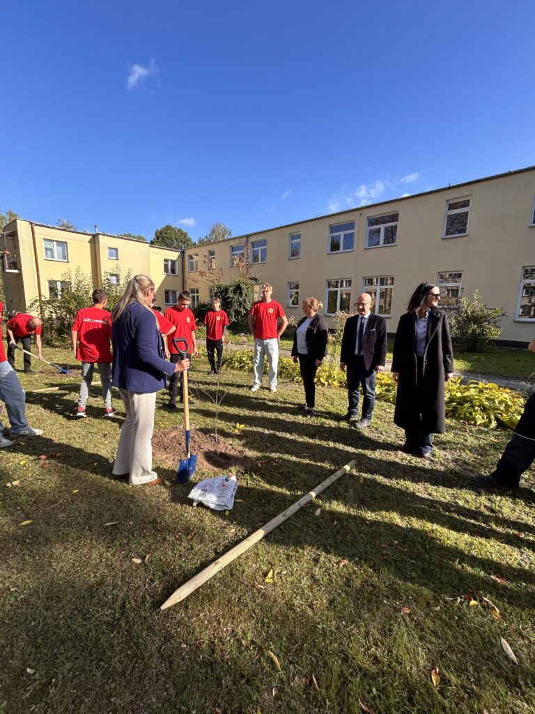 Rcez W Akcji zasadźmy 550 Drzew (2)