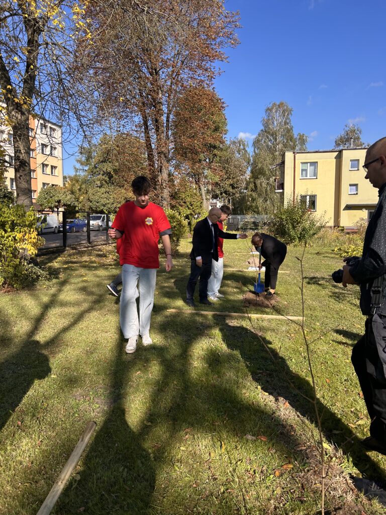 Rcez W Akcji zasadźmy 550 Drzew (6)