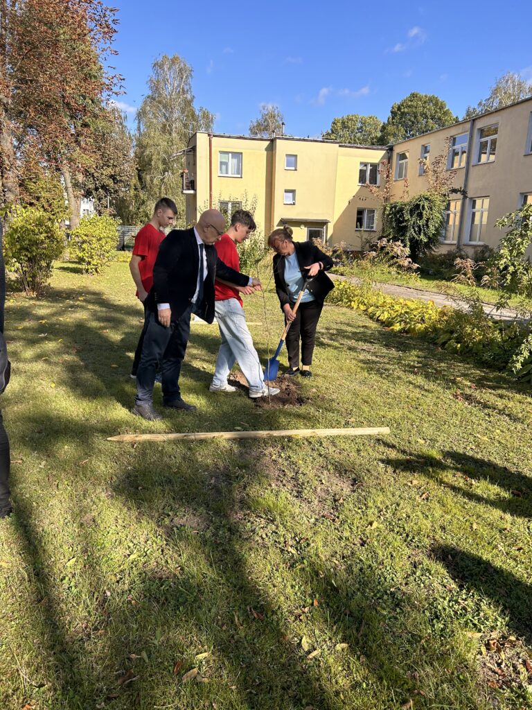 Rcez W Akcji zasadźmy 550 Drzew (7)