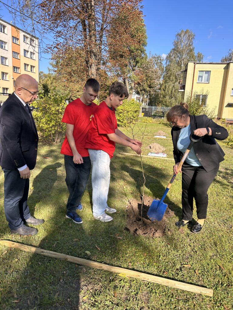 Rcez W Akcji zasadźmy 550 Drzew (8)