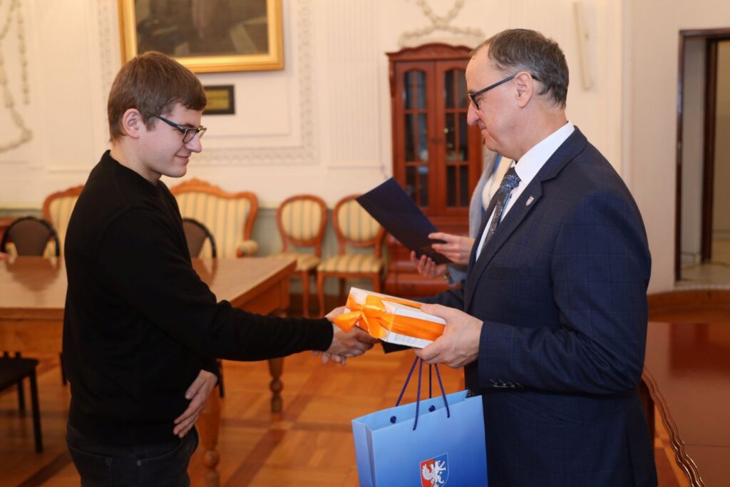 470028775 891886076464407 2868263914435850745 N